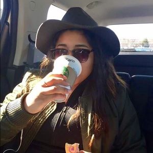 Meet your Posher, Maria